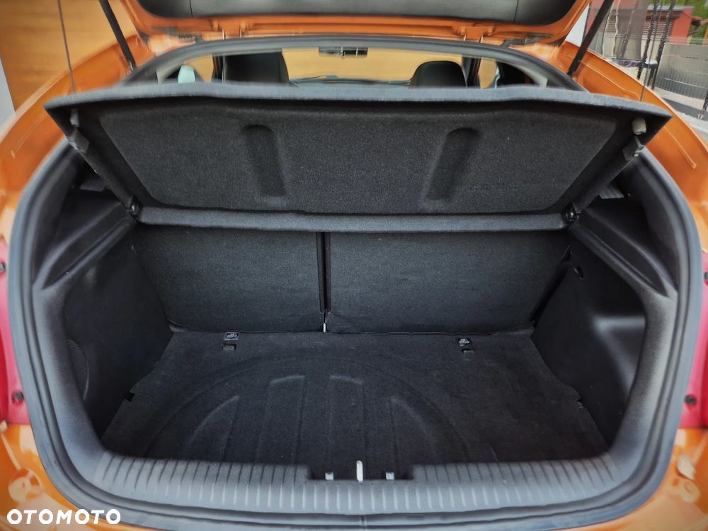 Hyundai Veloster 1.6 Turbo Premium - 30