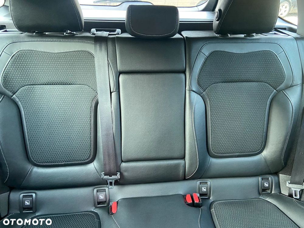 Renault Megane BLUE dCi 115 EDC BOSE EDITION - 36