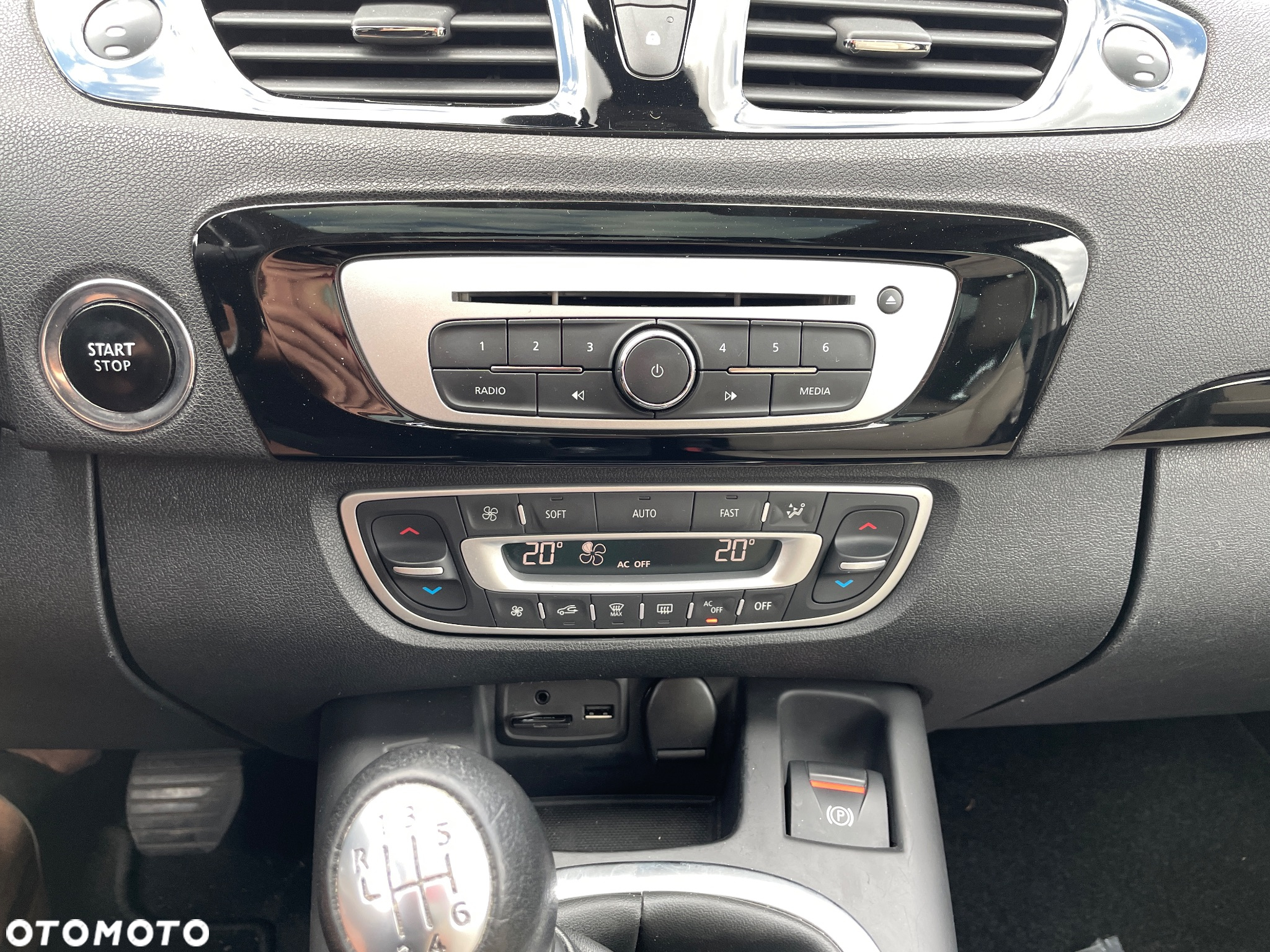 Renault Grand Scenic ENERGY TCe 130 S&S Bose Edition - 27