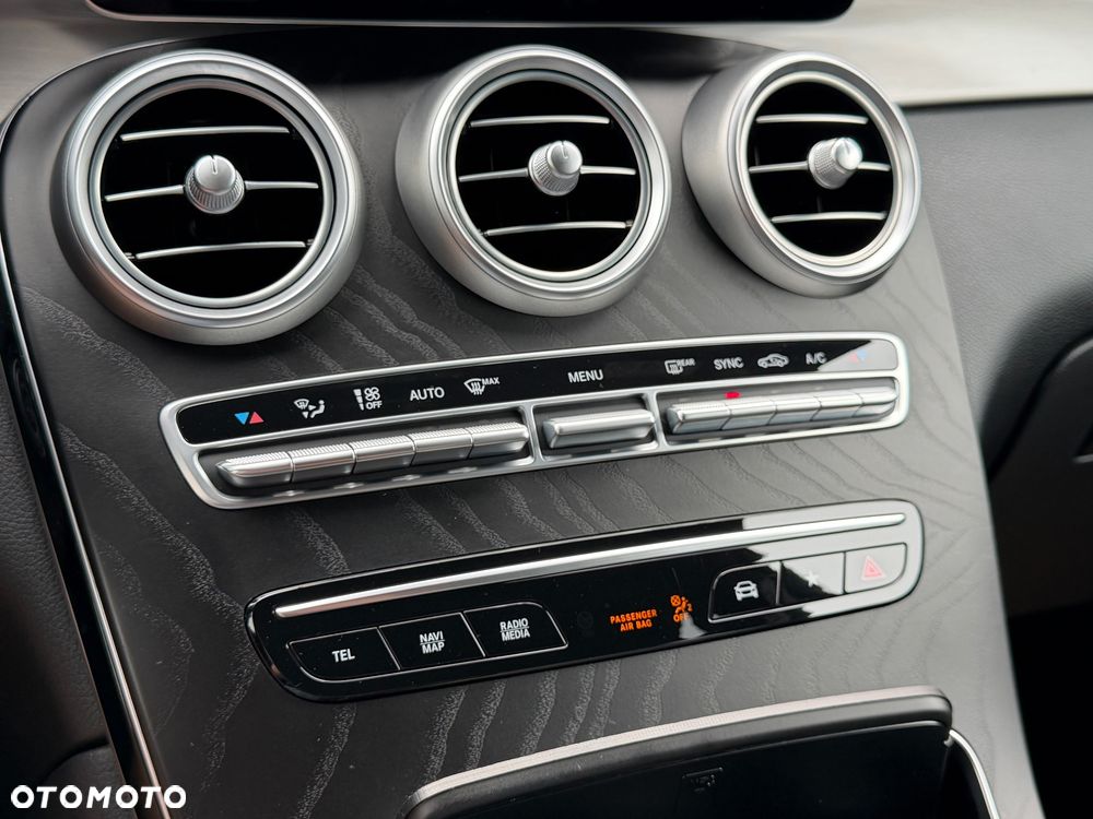Mercedes-Benz GLC 200 4Matic 9G-TRONIC AMG Line - 30