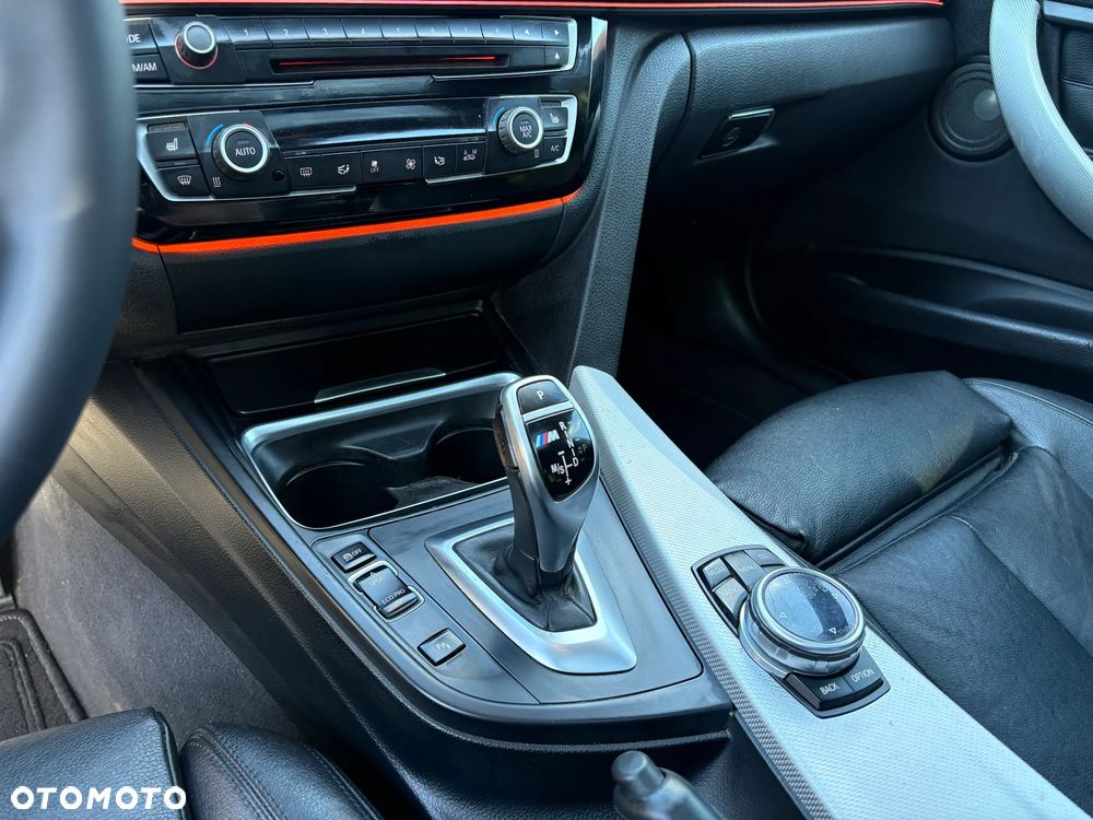 BMW Seria 3 335i Sport-Aut Luxury Line - 29