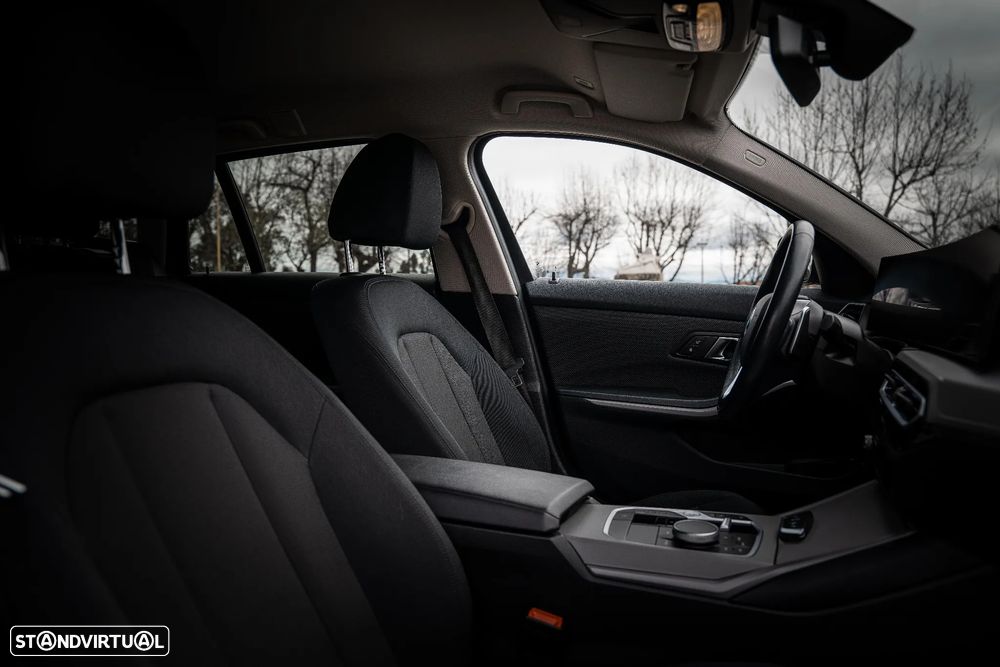 BMW 320 e Touring Auto - 8