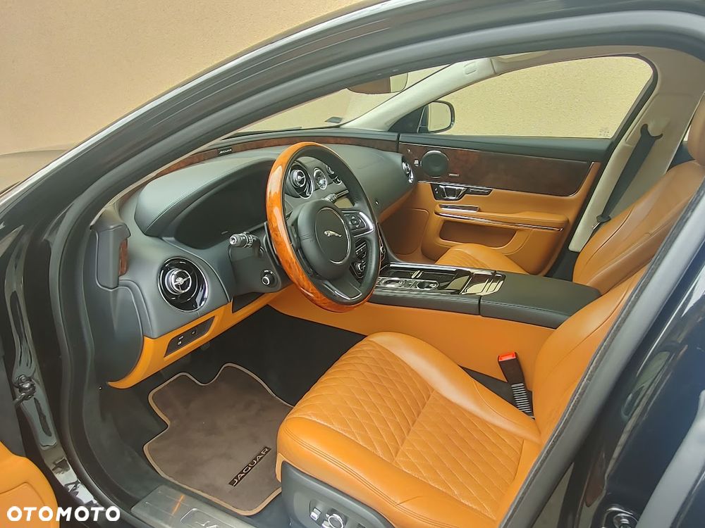 Jaguar XJ 3.0 T AWD LWB Portfolio - 8