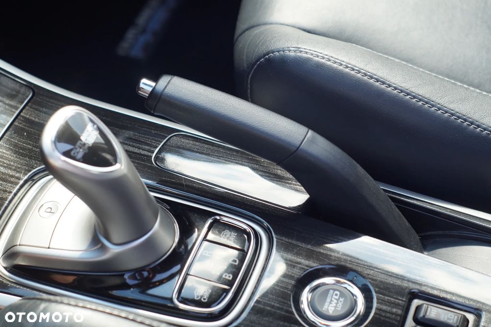 Mitsubishi Outlander Instyle NAVI + - 16