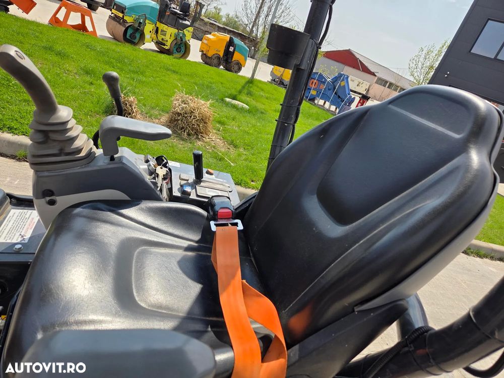 Hitachi ZX19U-6, 2tone, 2024, 539h, rotire in gabarit, Adanc sapare 2,5m, CUPLA RAPIDA+3 CUPE, Senile cauciuc 80% ok extensibile, latime 0,8m, inst picon, LAMA, produs in JAPONIA, sistem antifurt, posibilitate leasing 4ani-CA NOU-PROMOTIE 18.900 EUR+Tva - 23