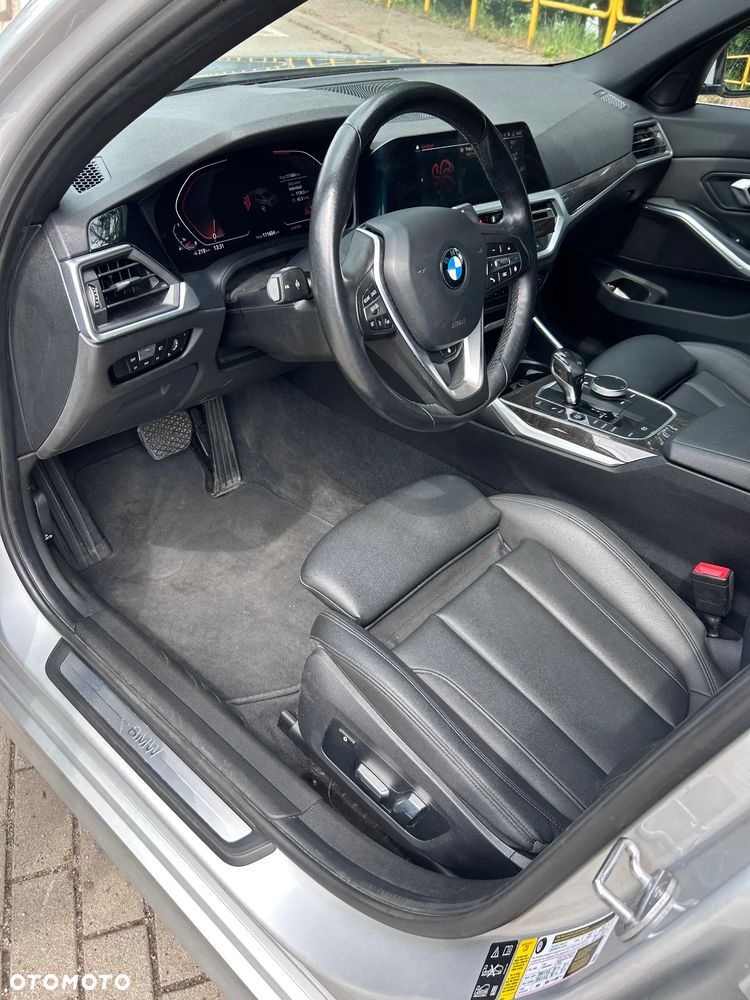 BMW Seria 3 330i Luxury Line sport - 22