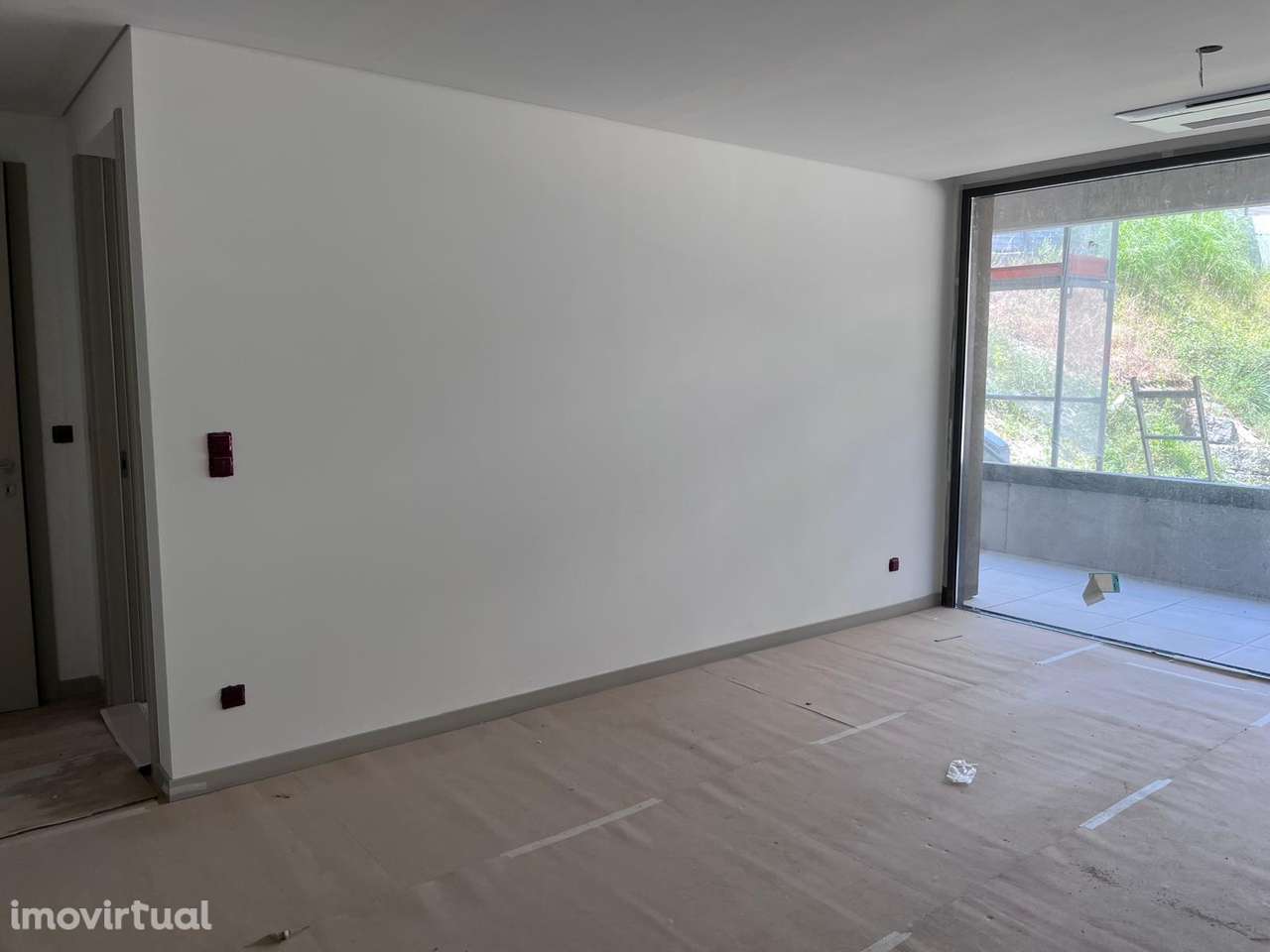 T1 novo com varanda, garagem e ar condicionado - Grande imagem: 3/21