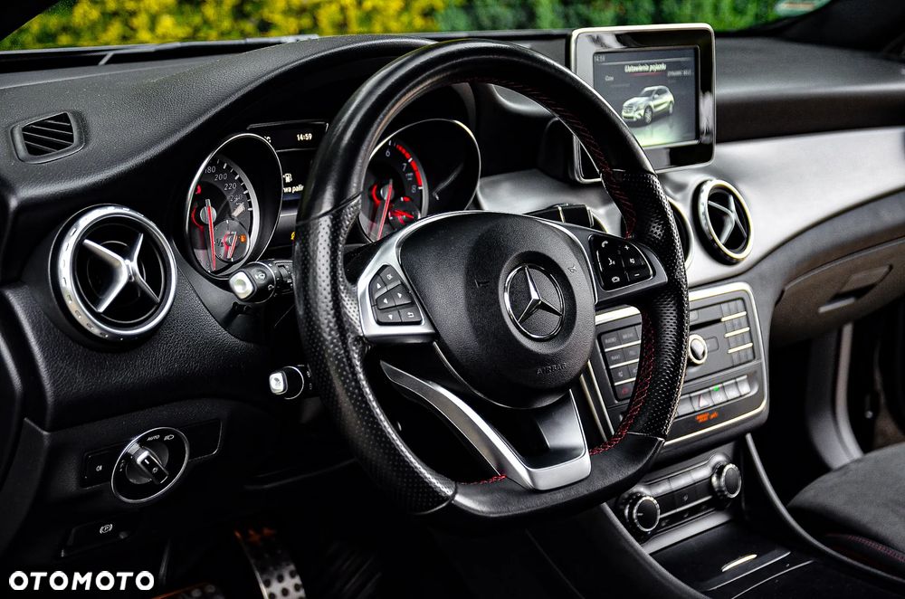 Mercedes-Benz GLA 180 7G-DCT AMG Line - 28
