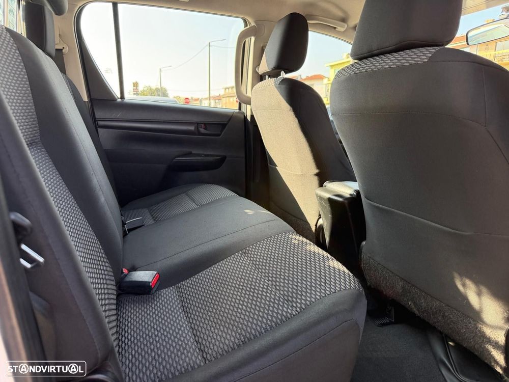 Toyota Hilux 2.4 D-4D 4WD CD CH - 15