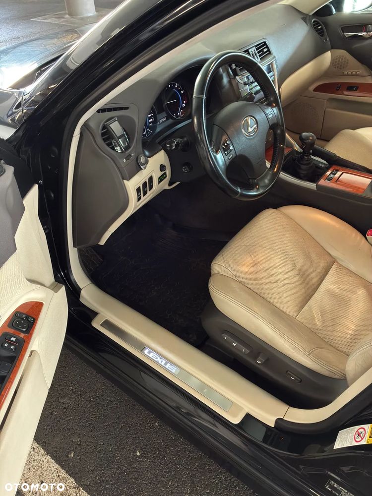 Lexus IS 220 D Prestige - 10
