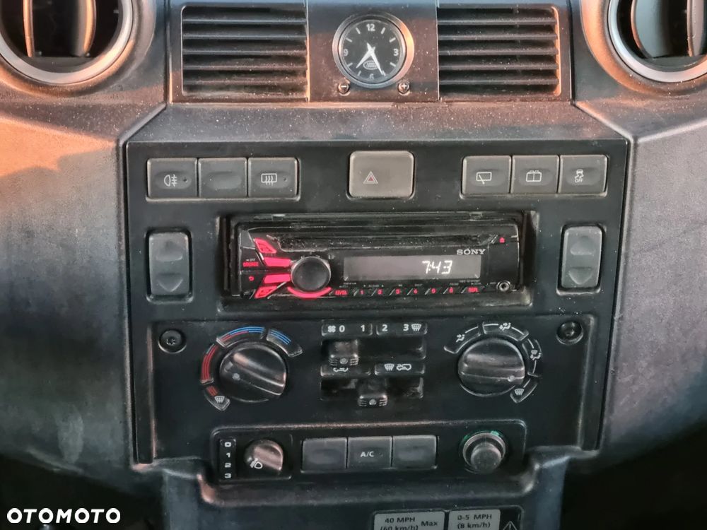 Land Rover Defender 2.2 TD4 E - 26