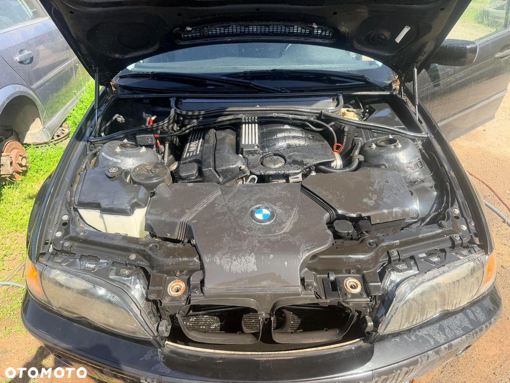Części BMW e46 lift  2.0  SEDAN benzyna  5-drzwi CZARNA - 4