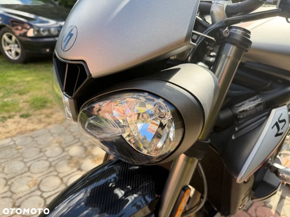 Triumph Street Triple - 16