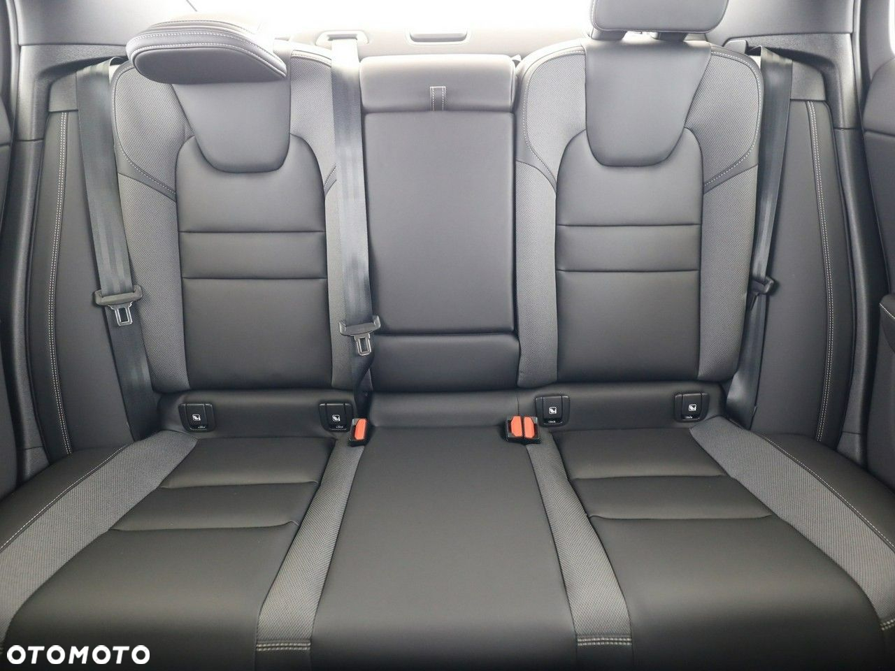 Volvo S60 B5 B AWD Plus Dark - 11