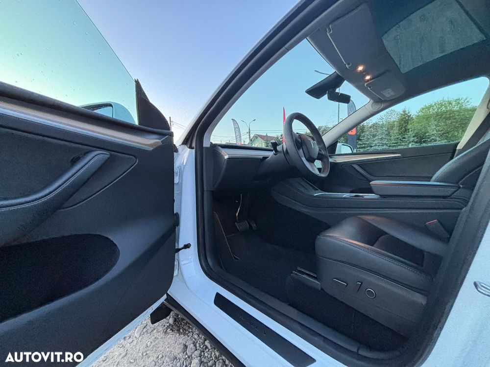 Tesla Model Y Long Range Dual Motor AWD - 19