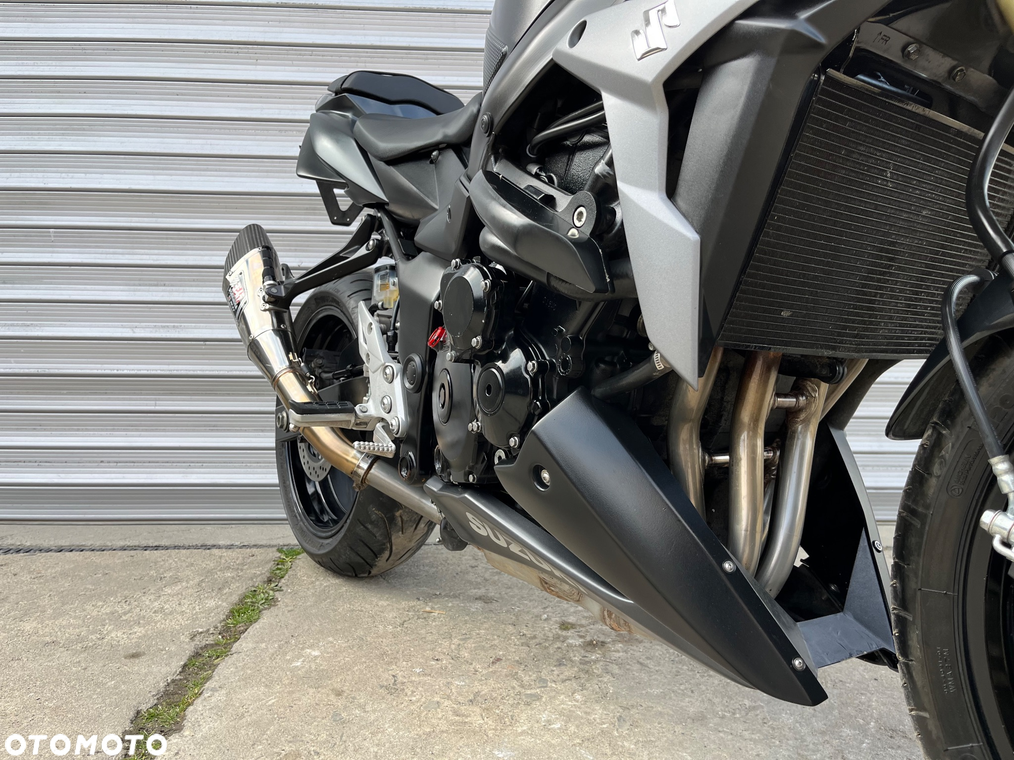 Suzuki GSR - 29