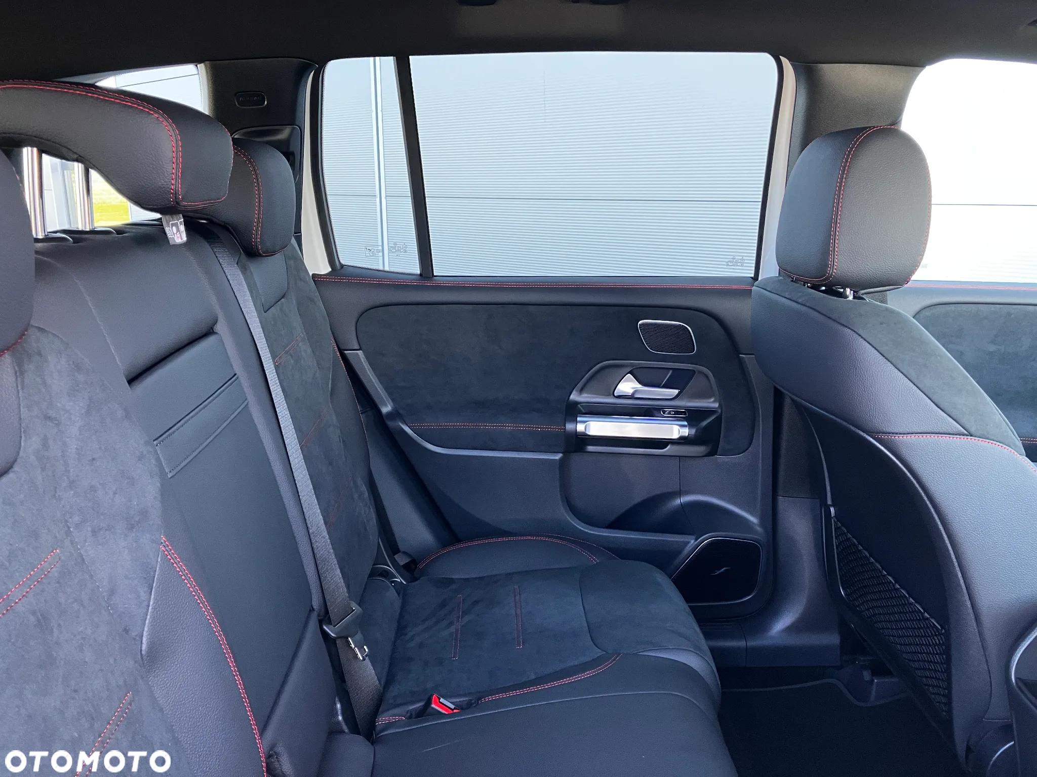 Mercedes-Benz GLB 220 d 4-Matic 8G-DCT - 6