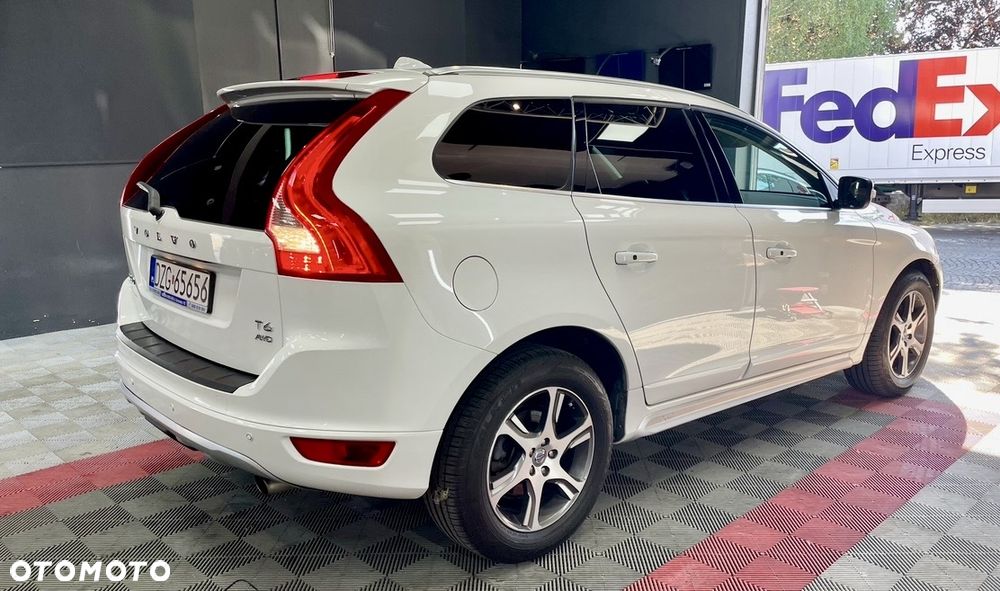 Volvo XC 60 T6 AWD Geartronic Momentum - 16