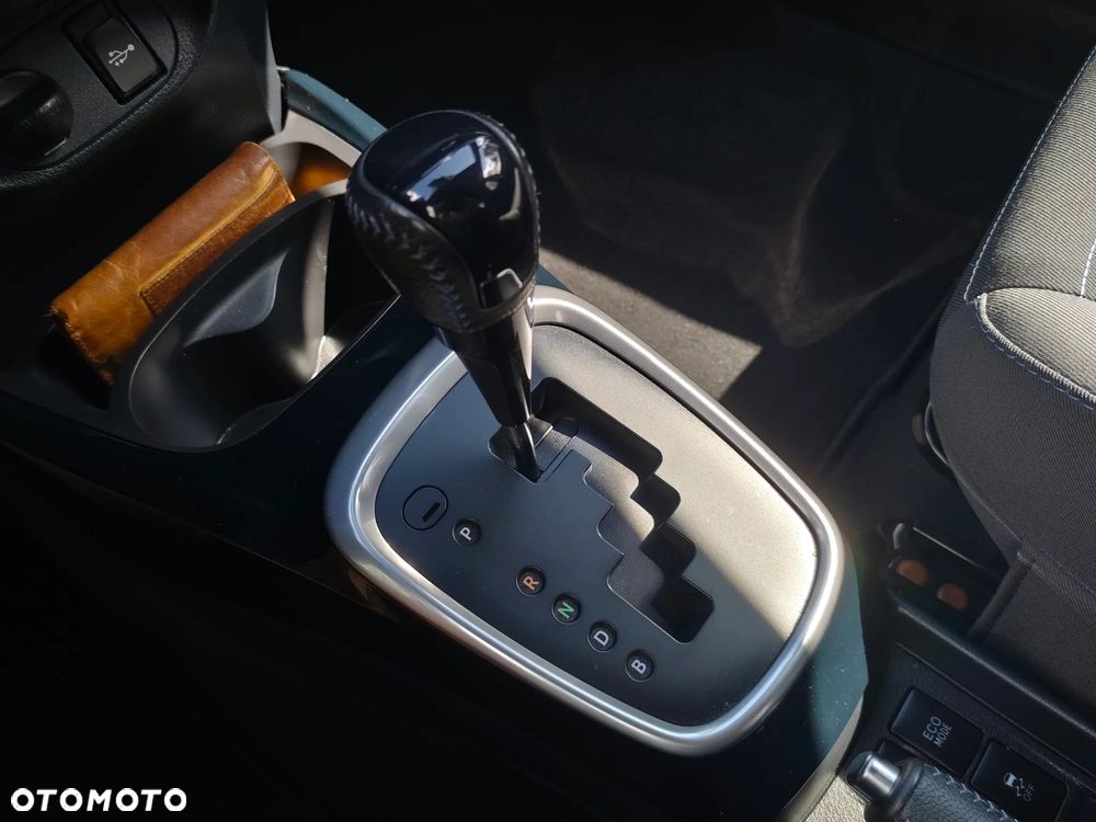 Toyota Yaris Hybrid 100 Premium EU6 - 32
