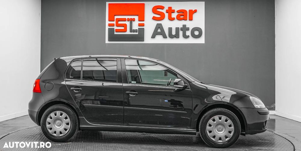 Volkswagen Golf 1.6 FSI Individual - 11