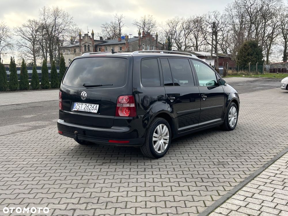 Volkswagen Touran 2.0 TDI DSG Highline - 6