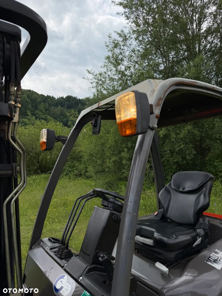 Manitou MI25D Wózek Widłowy 2,5 tony. Posuw Hydrauliczny. tylko 2500mtg. Maszt triplex. Wolny skok! Wysokość Podnoszenia 5 metrów. Jak nowy z Salonu. Pochodzi z Norweskiego Gospodarstwa! Aktualne przeglądy DEKRA i serwisy!  Silnik Yanmar. Małe gabarety bardzo zwrotna maszyna! Zero luzów wycieków i zniszczeń. OKAZJA. Pełny ORYGINAŁ! Rok Prod. 2014. Oświetlenie. OKAZJA - 33