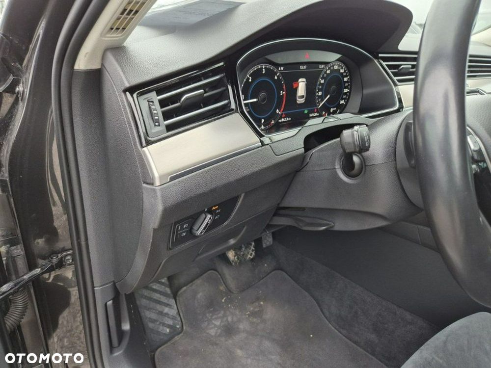 Volkswagen Passat - 8