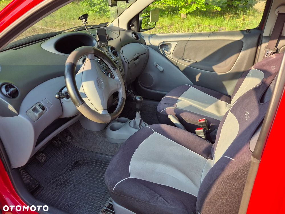 Toyota Yaris 1.0 Terra - 12