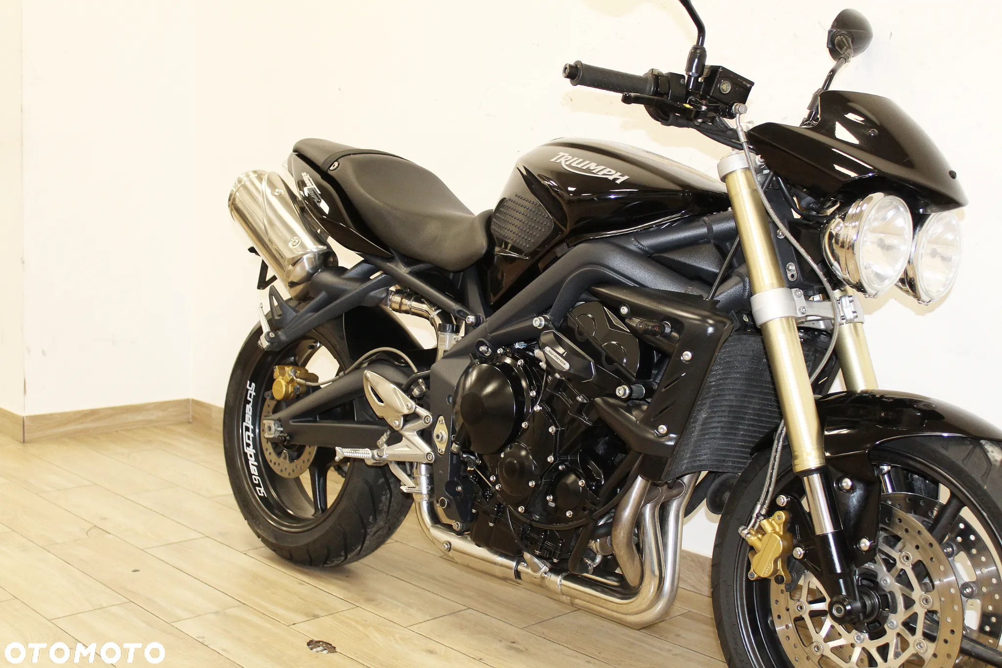 Triumph Street Triple - 8