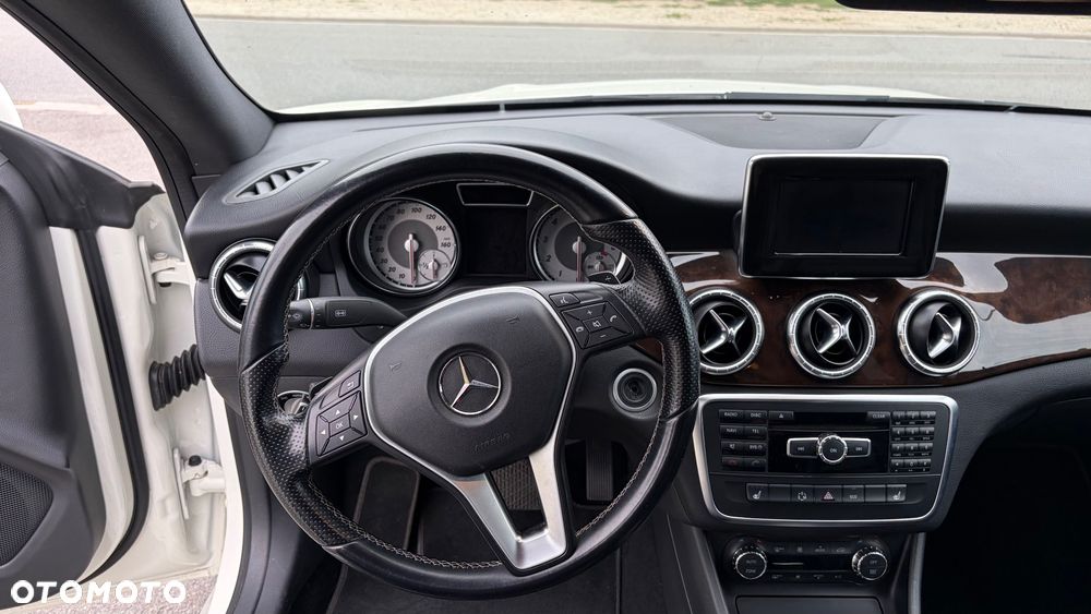 Mercedes-Benz CLA 250 4Matic 7G-DCT Sport - 14