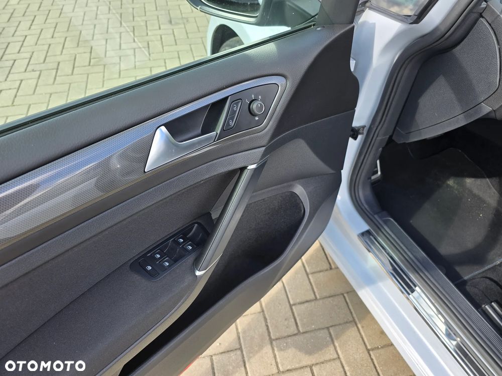Volkswagen Golf - 24