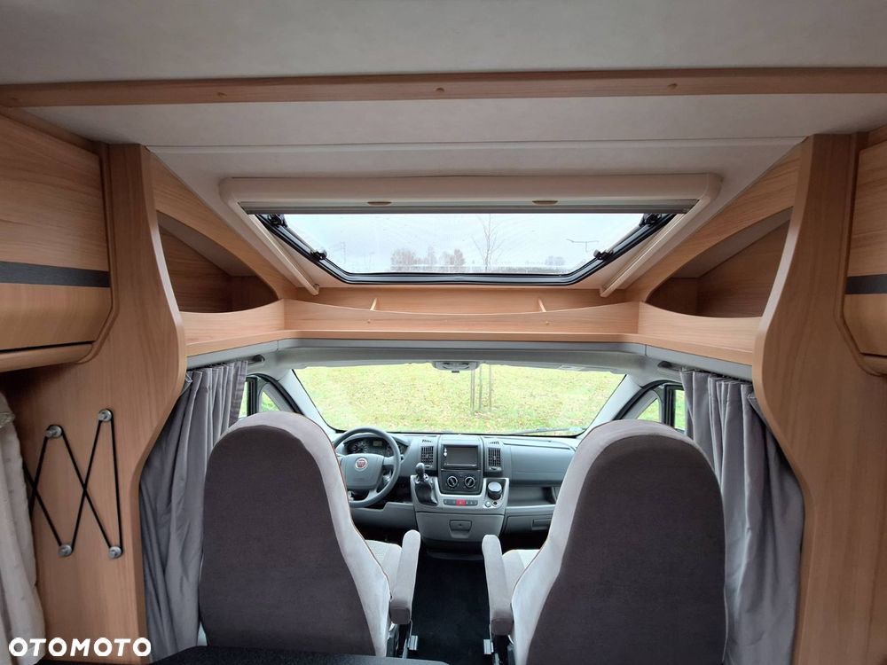 Carado T344 półintegra klimatyzacja hak - 10