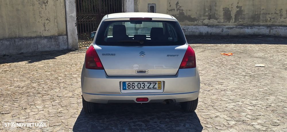 Suzuki Swift 1.3 16V GLX - 9