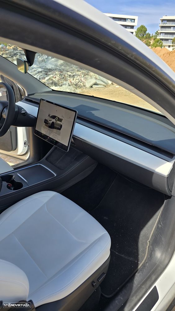 Tesla Model Y Performance Dual Motor AWD - 12