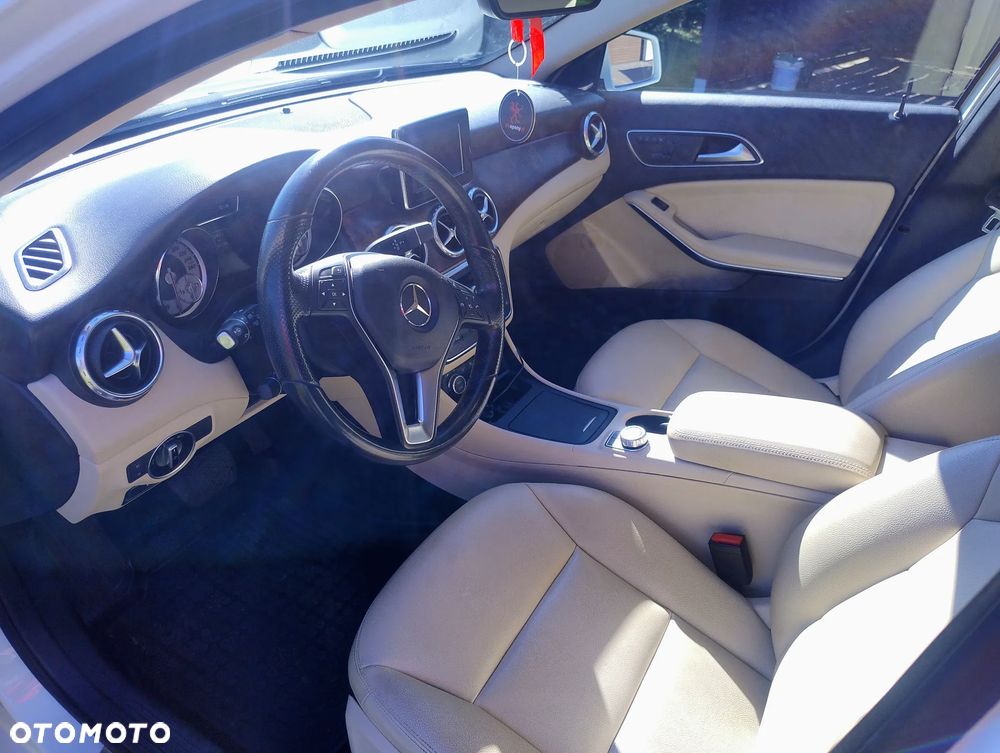 Mercedes-Benz GLA - 10