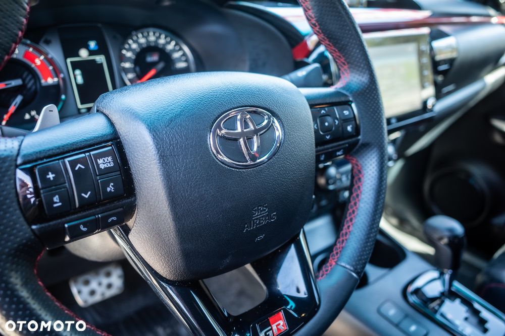 Toyota Hilux 2.8 D-4D Double Cab GR Sport 4x4 - 19