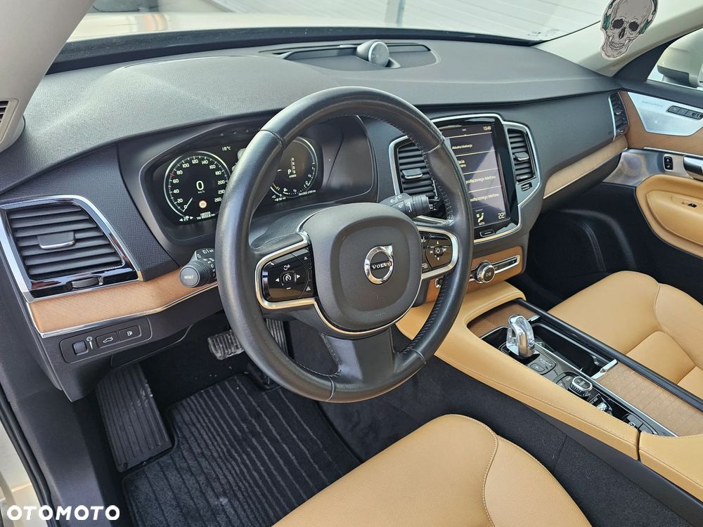 Volvo XC 90 T8 AWD Plug-In Hybrid Momentum 7os - 29