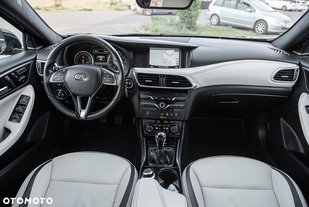 Infiniti Q30 - 30