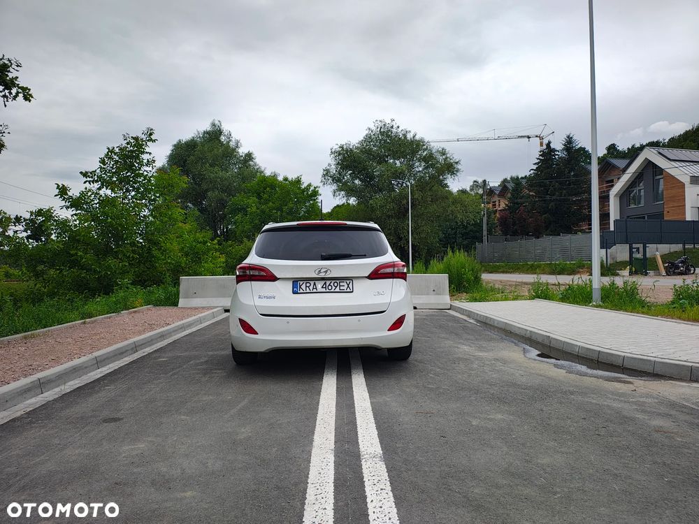 Hyundai i30 Kombi 1.6 GDi DCT Style - 3