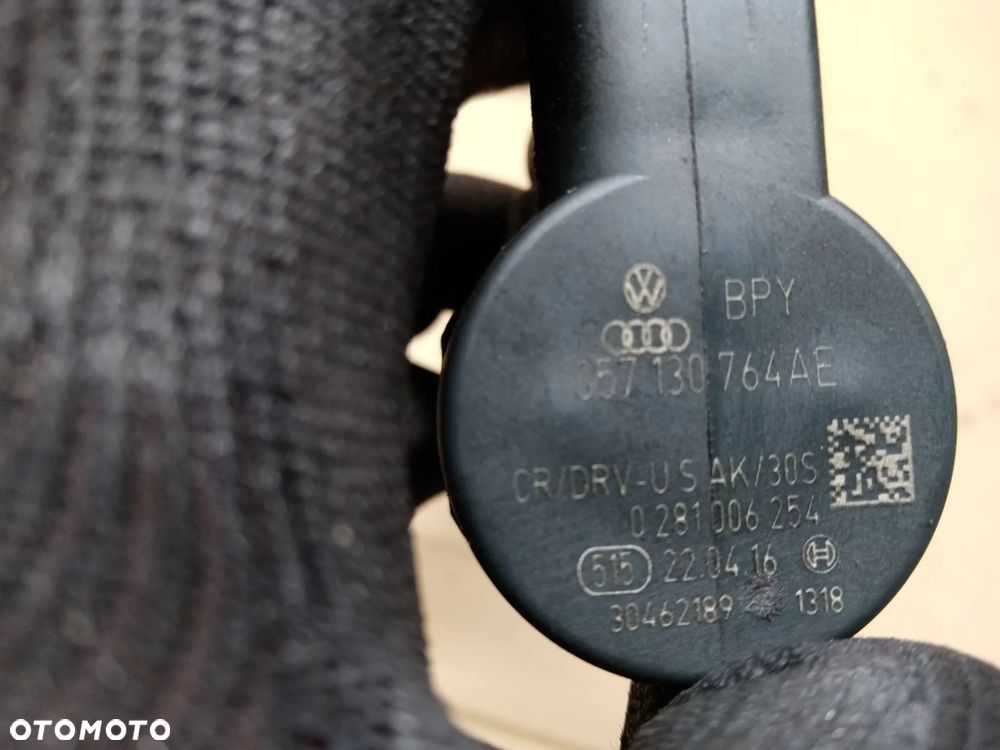 Listwa wtryskowa czujnik Audi Q5 3.0 TDI CTB 057130764AE 059130090CN - 5