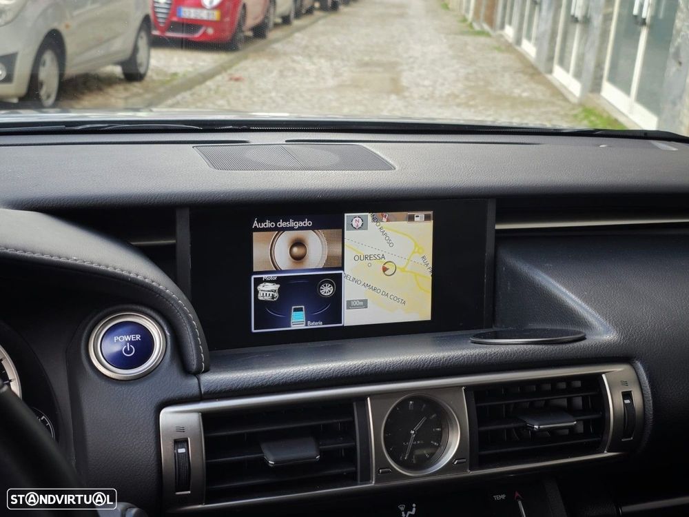 Lexus IS 300H Executive+ - 26