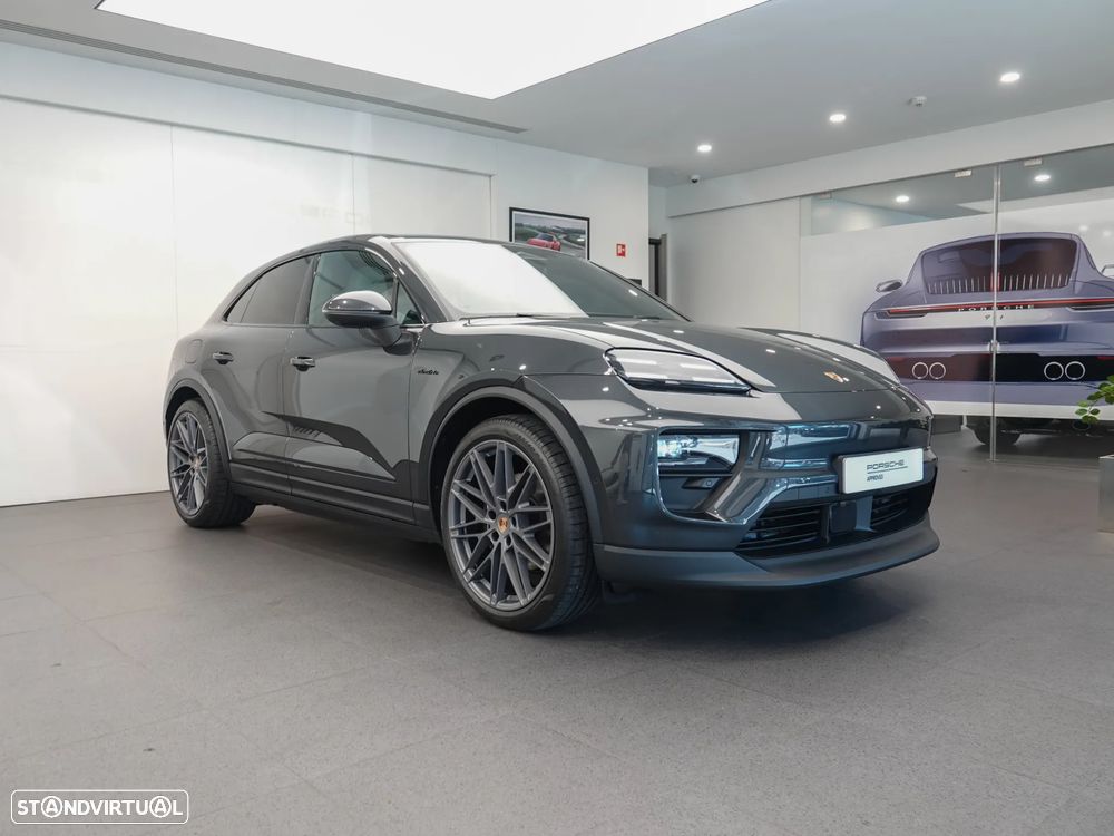 Porsche Macan Electric 4 - 11