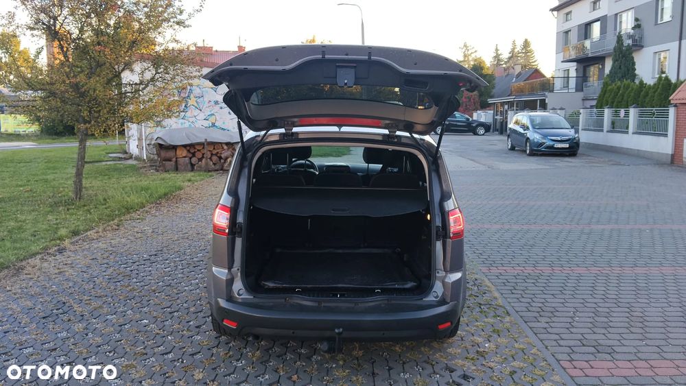 Ford S-Max - 16