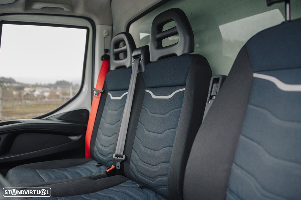 Iveco Daily 3.0 35-160 C/Plataforma - 22