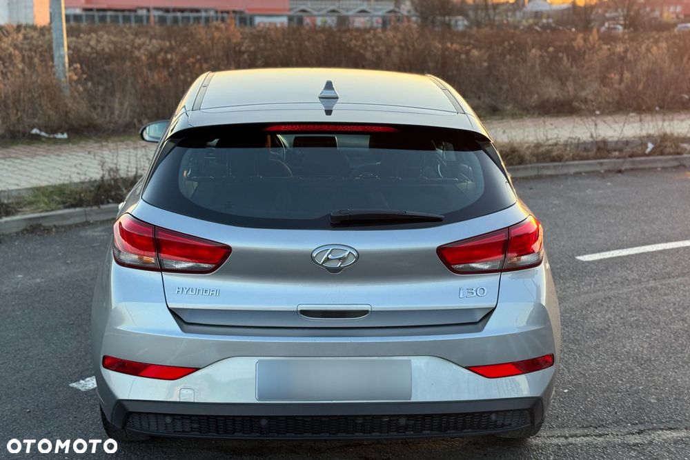 Hyundai i30 1.5 DPI Classic + - 17