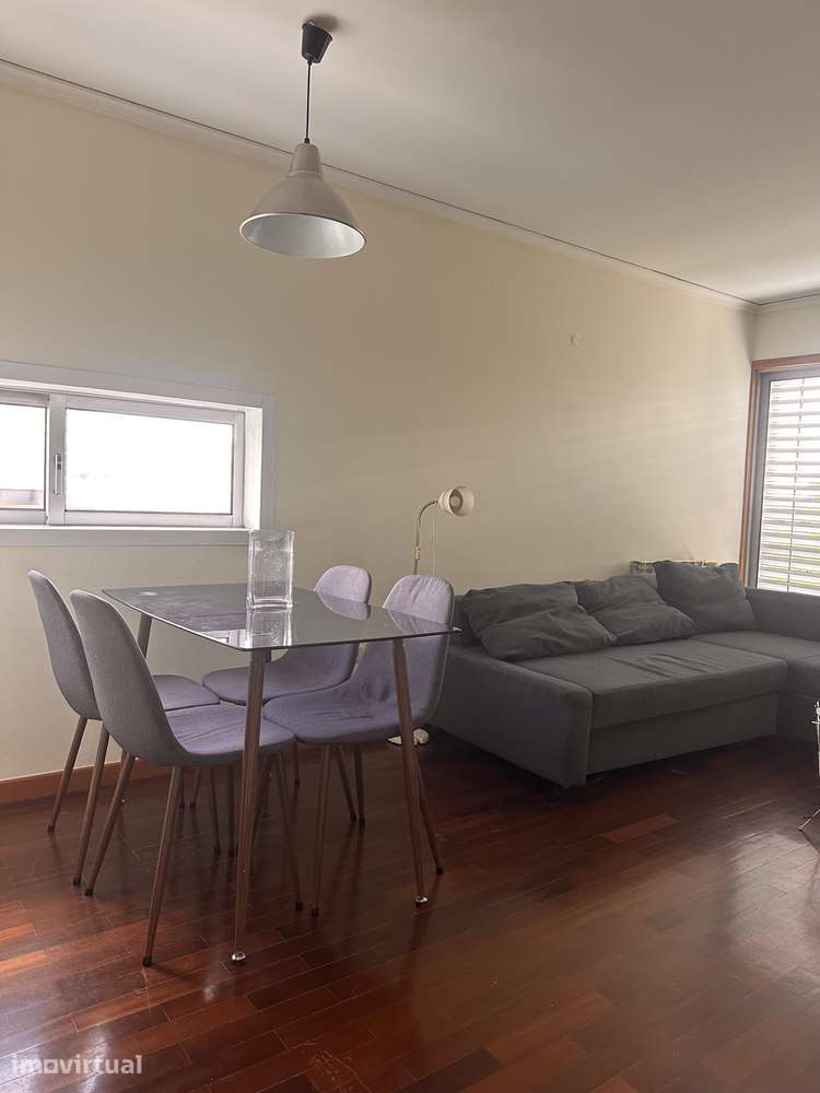 Apartamento T1 parcialmente mobilado com garagem fechada - Grande imagem: 3/15