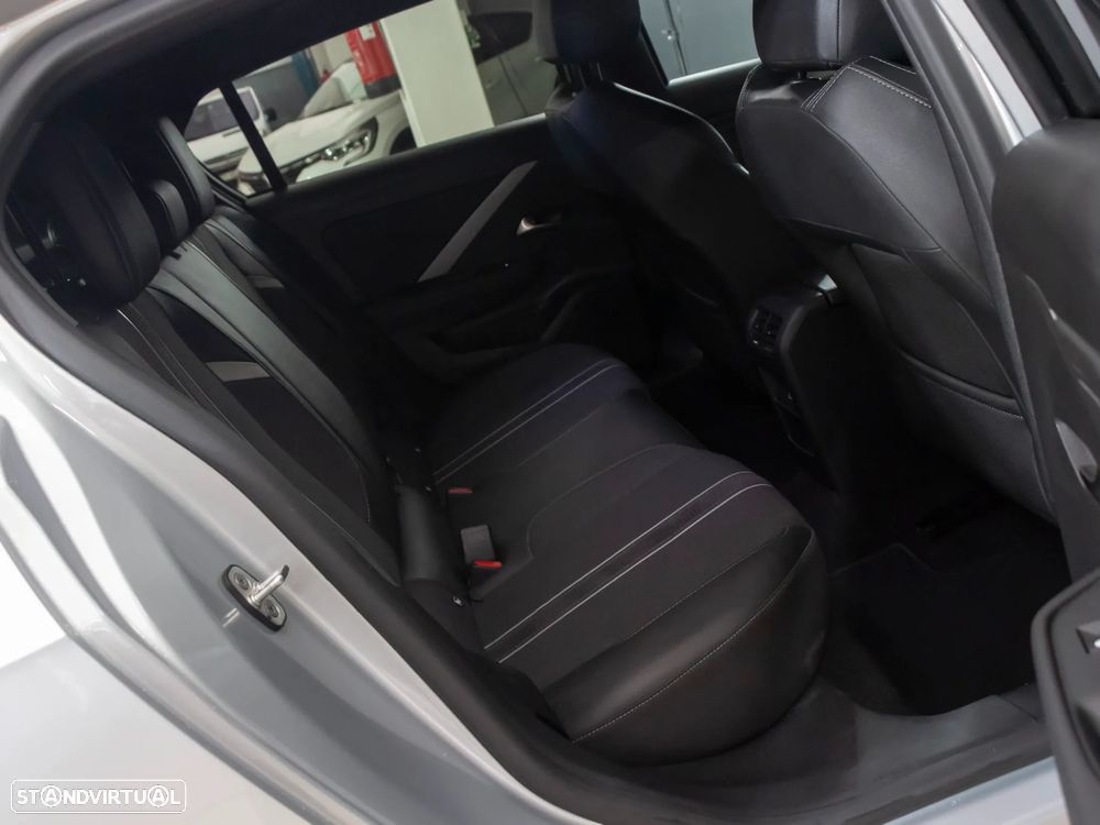 Opel Astra 1.2 T GS Line Aut. - 10