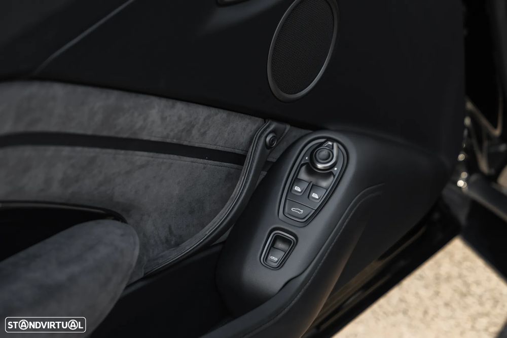 Aston Martin Vantage Roadster V8 F1 Edition - 18