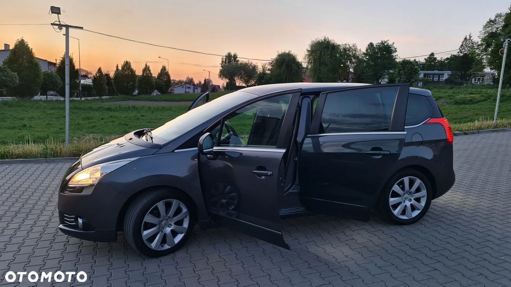 Peugeot 5008 1.6 THP Premium + - 3
