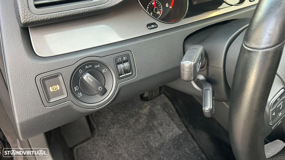 VW Passat Variant 1.6 TDI DPF BlueMotion Comfortline - 13